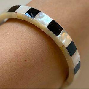 Beautiful Vintage 1/2” mother of pearl & ebony inlaid bangle bracelet 8”